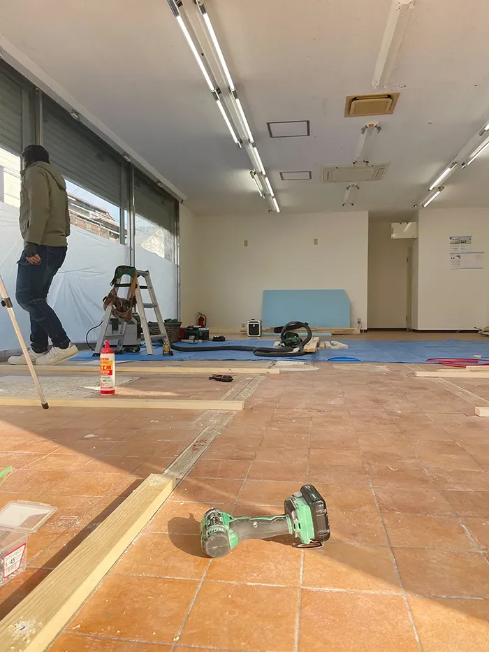 えんりっち真砂の開店準備中の内装工事の様子