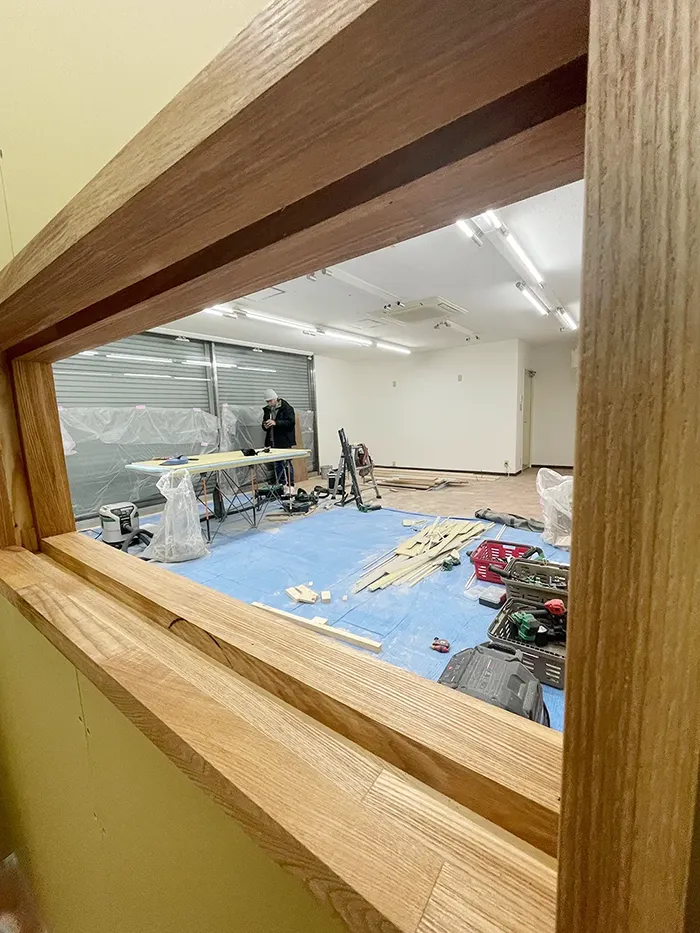 えんりっち真砂の開店準備中の内装工事の様子で壁の基礎ができた